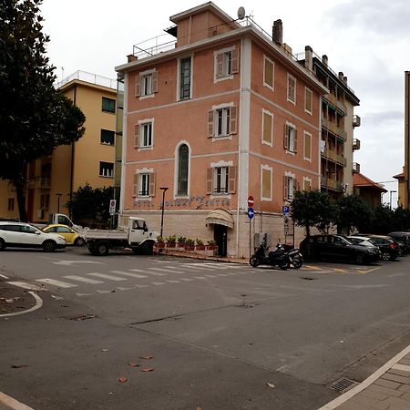 Piccolo Hotel Holiday Center Finale Ligure Luaran gambar