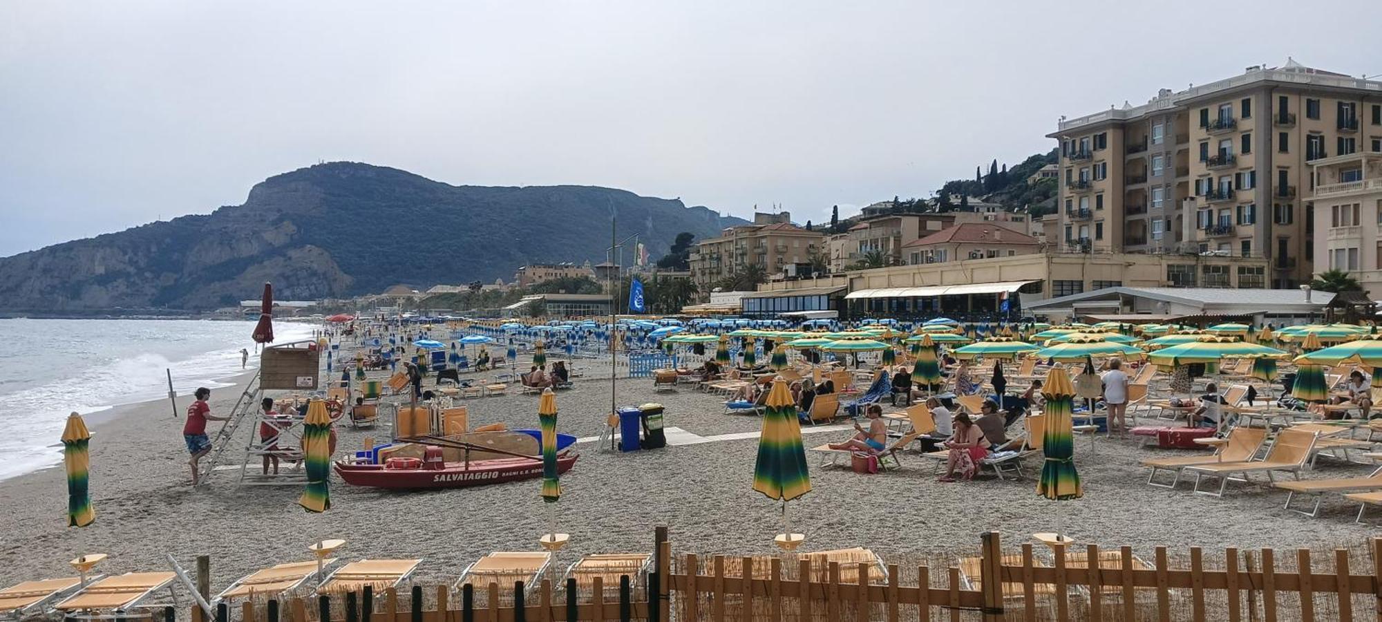 Piccolo Hotel Holiday Center Finale Ligure Luaran gambar