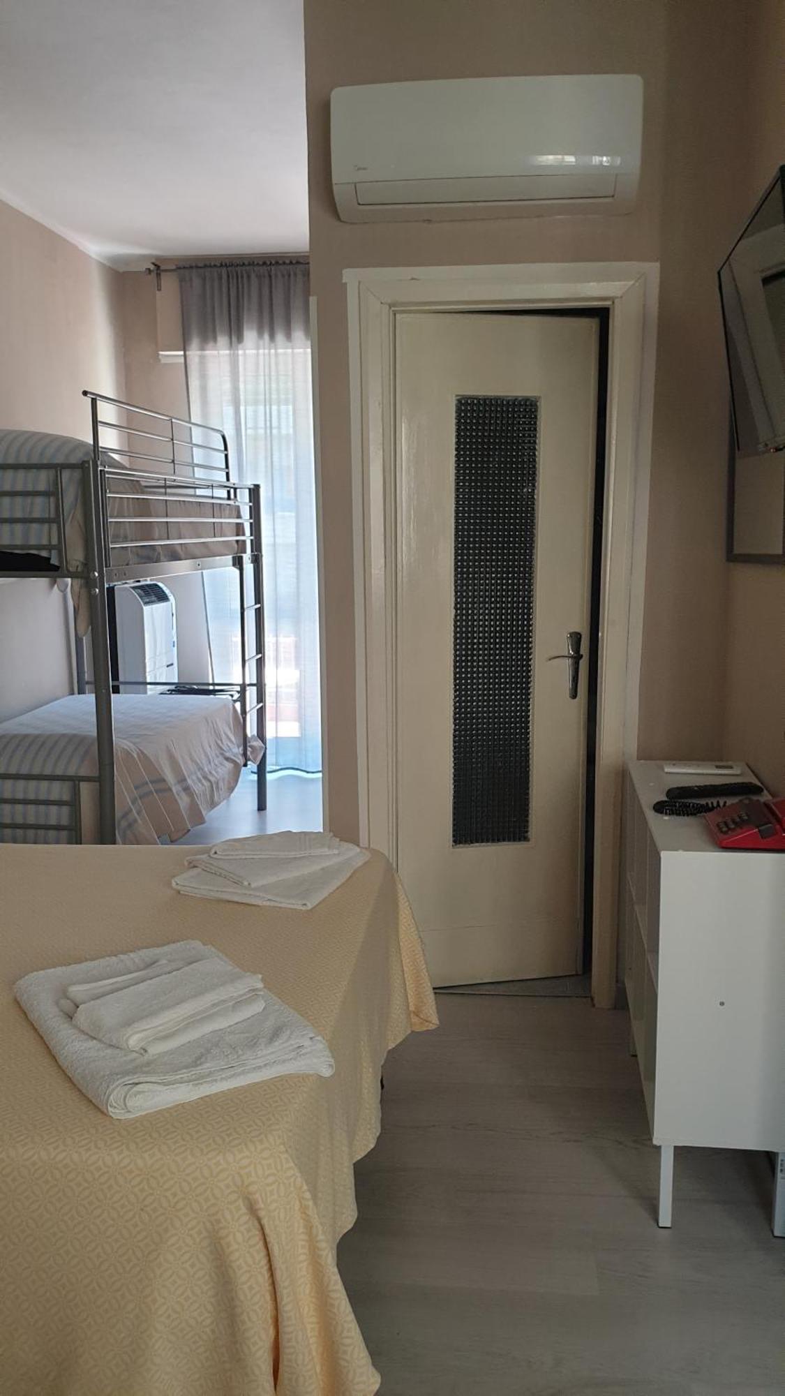 Piccolo Hotel Holiday Center Finale Ligure Luaran gambar