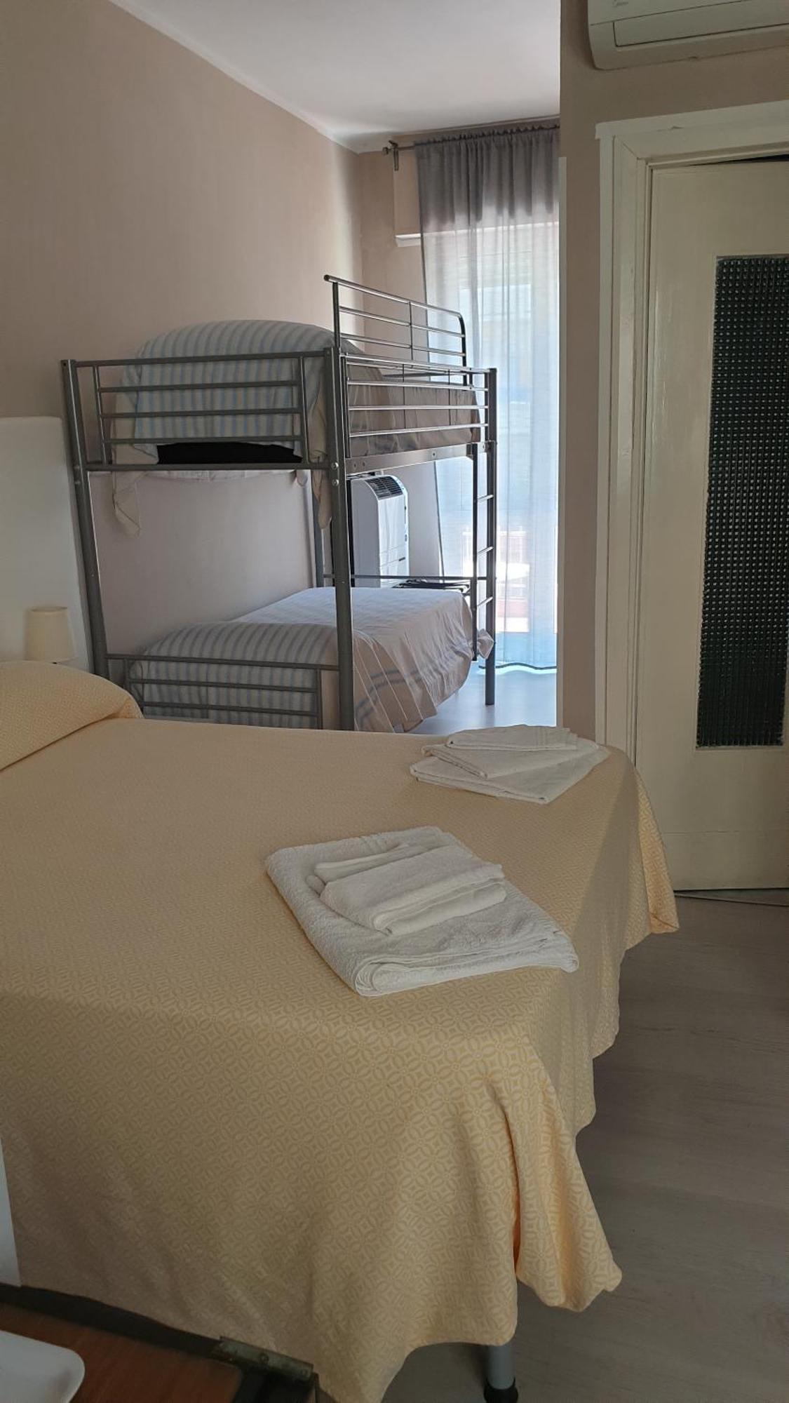 Piccolo Hotel Holiday Center Finale Ligure Luaran gambar